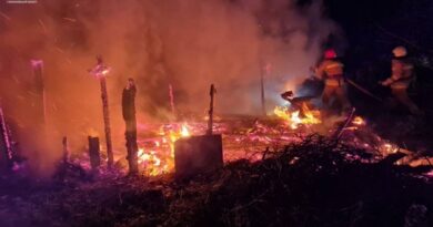 У Первомайську виникла масштабна пожежа у приватному секторі
