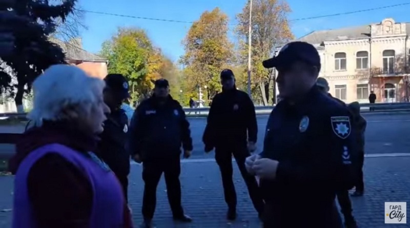 Мітинг у Первомайську: проводиться службове розслідування щодо дій поліцейських