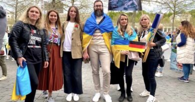 На українських активістів подали до суду у Німеччині через критику російської співачки